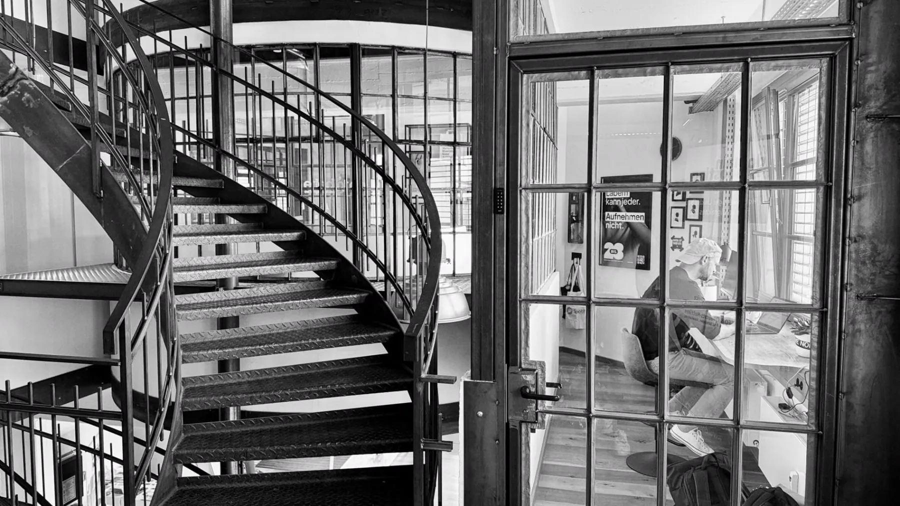 Wendeltreppe im Denkwerk Herford mit Blick ins Studio